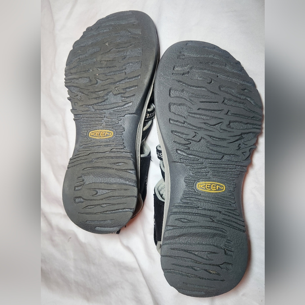 Keen Women's Black and Gray Sandals Size 6 - Picture 5 of 6